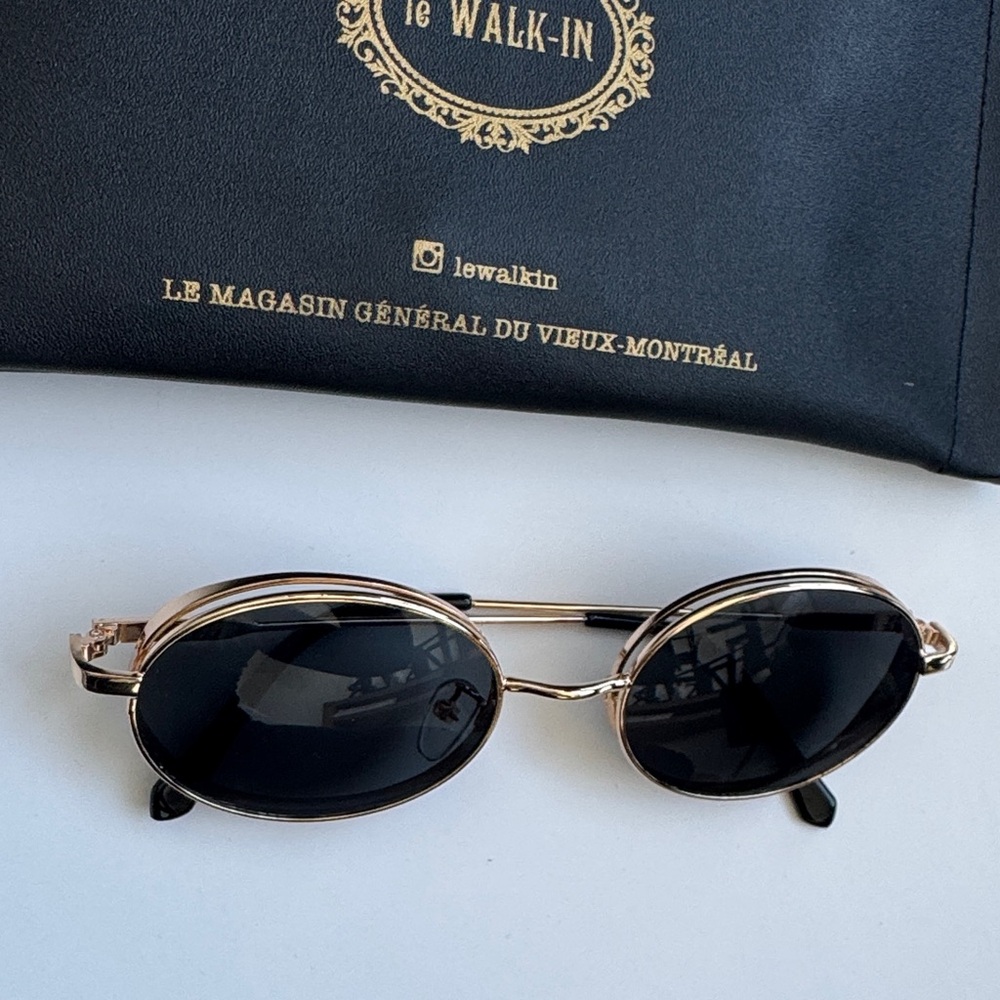 Le Walk-In Black Oval Sunglasses